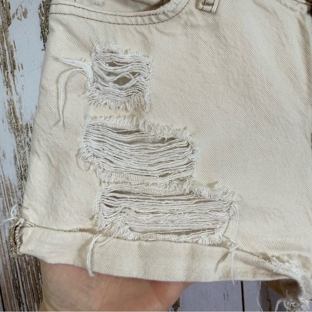 BDG, Girlfriend High Rise, Off-White Distressed Jean Shorts. Size 29. - Picture 2 of 8